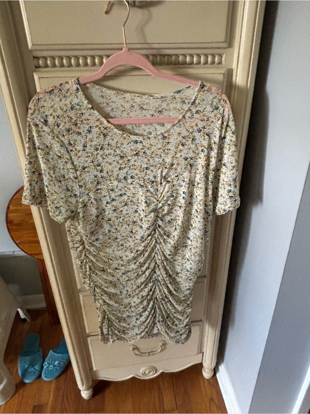 torrid Cream Floral Ruched Short Sleeve Tee